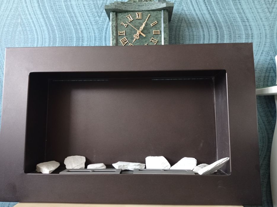 Kominek montowany na ścianie Inox