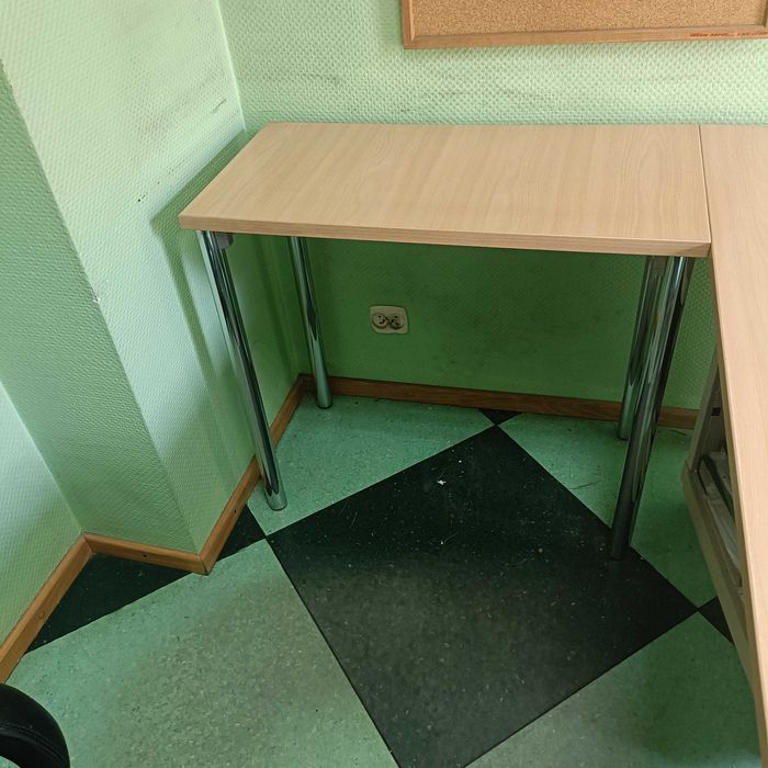 komplet mebli biurowych