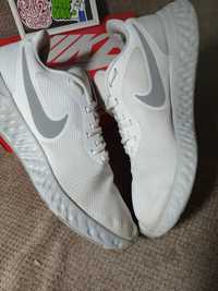 Кросовки Nike revolution 5