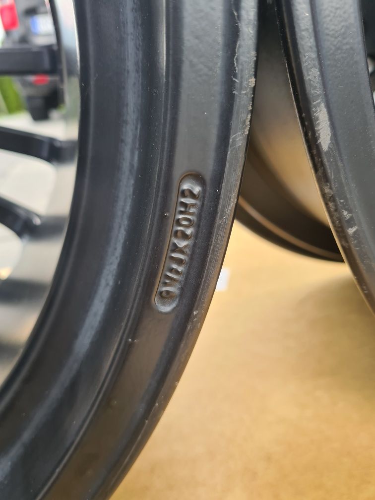 Felgi aluminiowe 5x114.3 r20 jak nowe przód 8.5cali ,tył 9.5cali