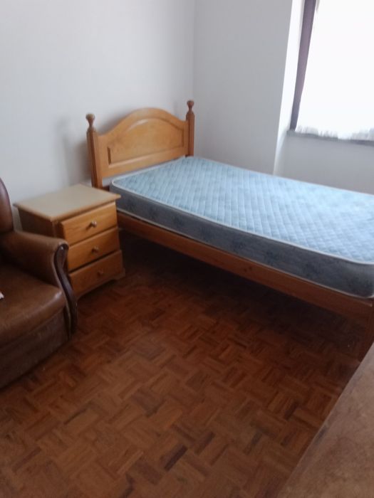 Arrendo quarto com renda mensal