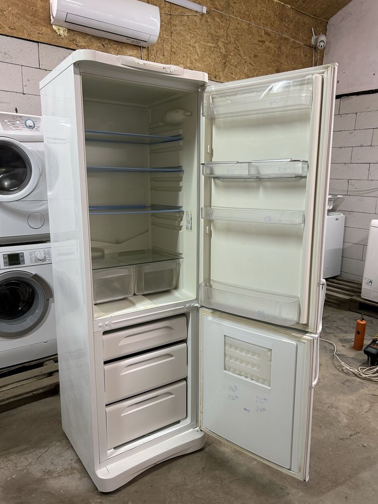 Двухкамерный холодильник Indesit C138G.016.Высота 185 см!