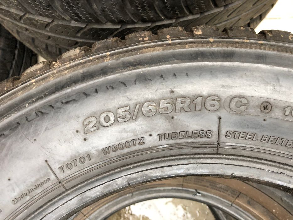 Шини BRIDGESTONE 205/65 R16C, Blizzak W800, зимова гума, цешка
