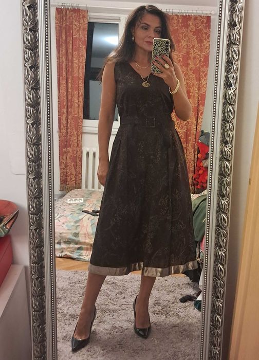 Brązowa sukienka midi Simple rozm. M