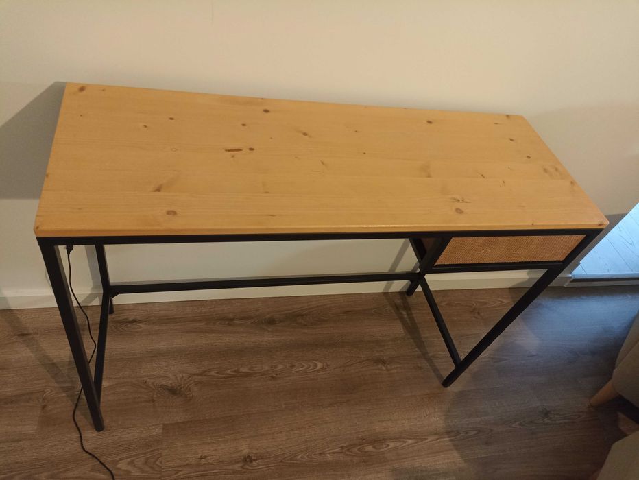 Consola VITTSJÖ Ikea (descontinuada)
