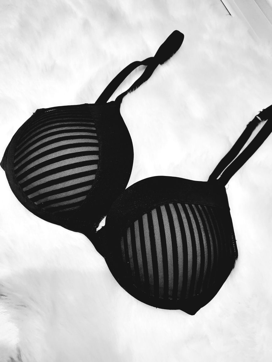 Hunkemöller.  Biustonosz.  75 D. 34 D. Seksi.