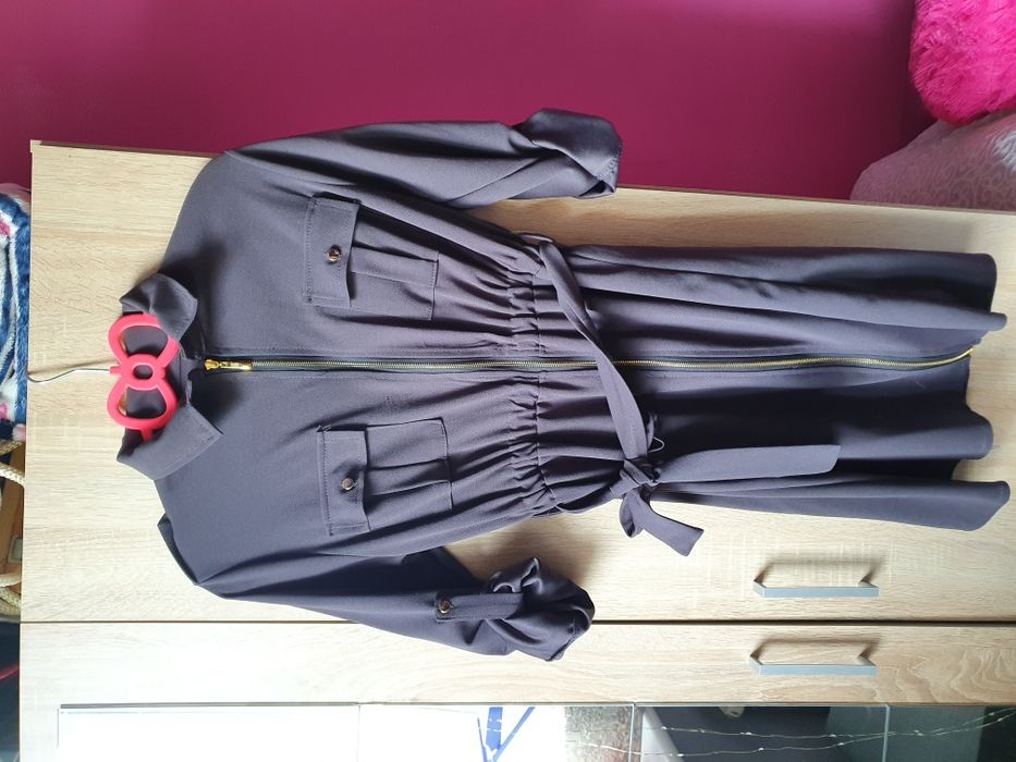 Sukienka z kolnierzem