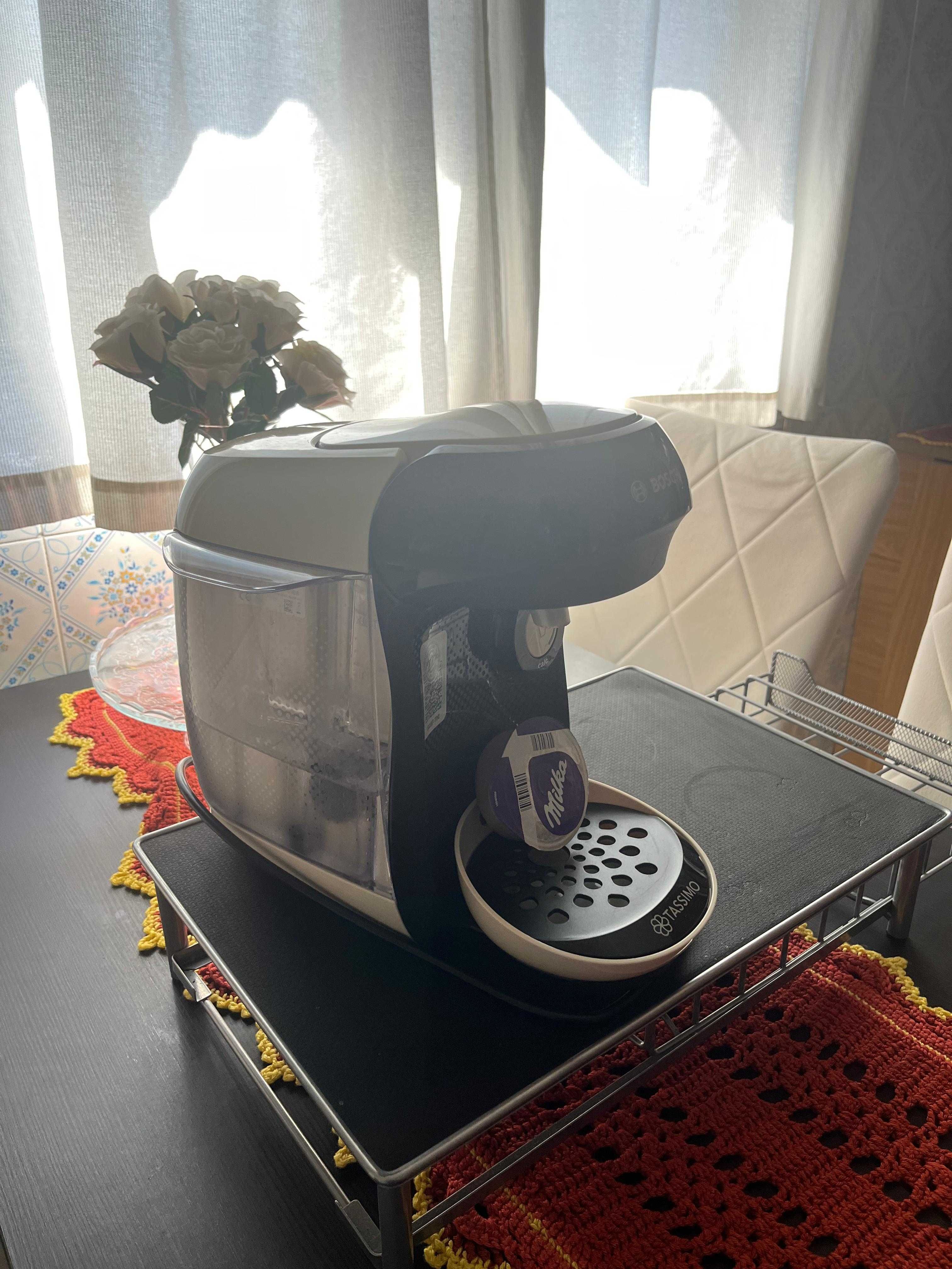 Maquina de Café Bosch Tassimo & porta cápsulas