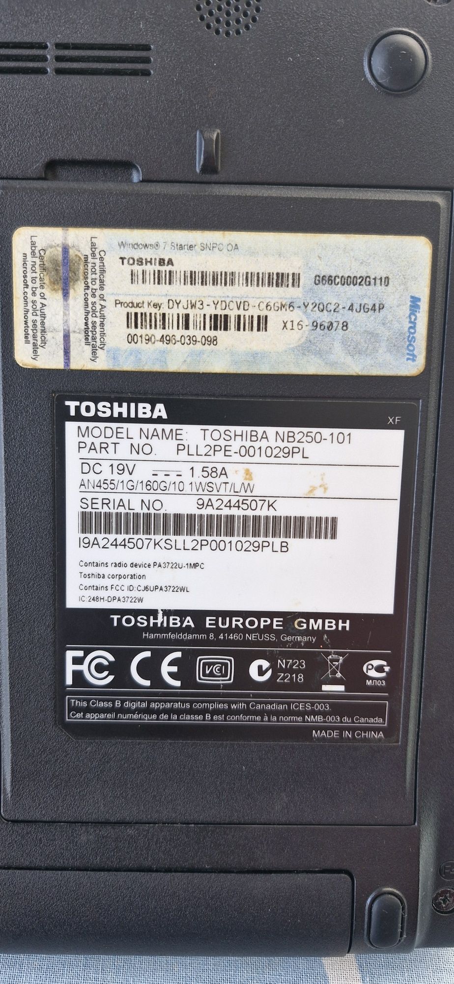 Laptop Toshiba NB 250 używany, sprawny w dobrym stanie  plus torba