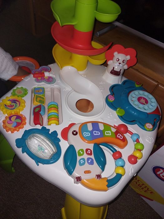 Превосходная развивающая игрушка- столик