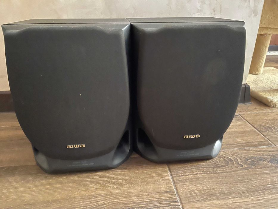 Колонки на полочные AIWA  NO. SX-NAV70 и центр как усилитель