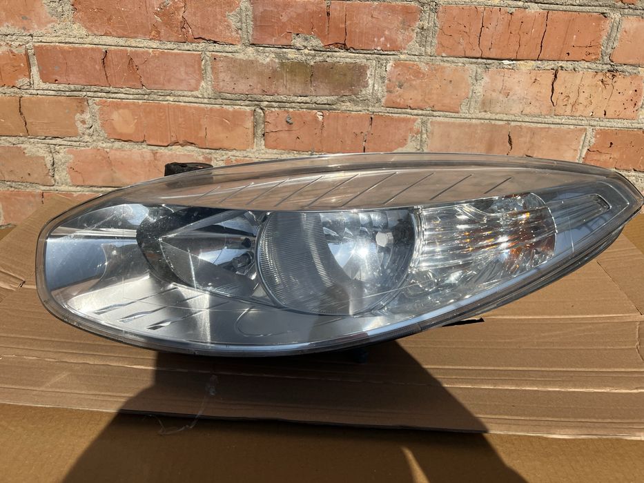 Фара лівв на рено Флюренс
