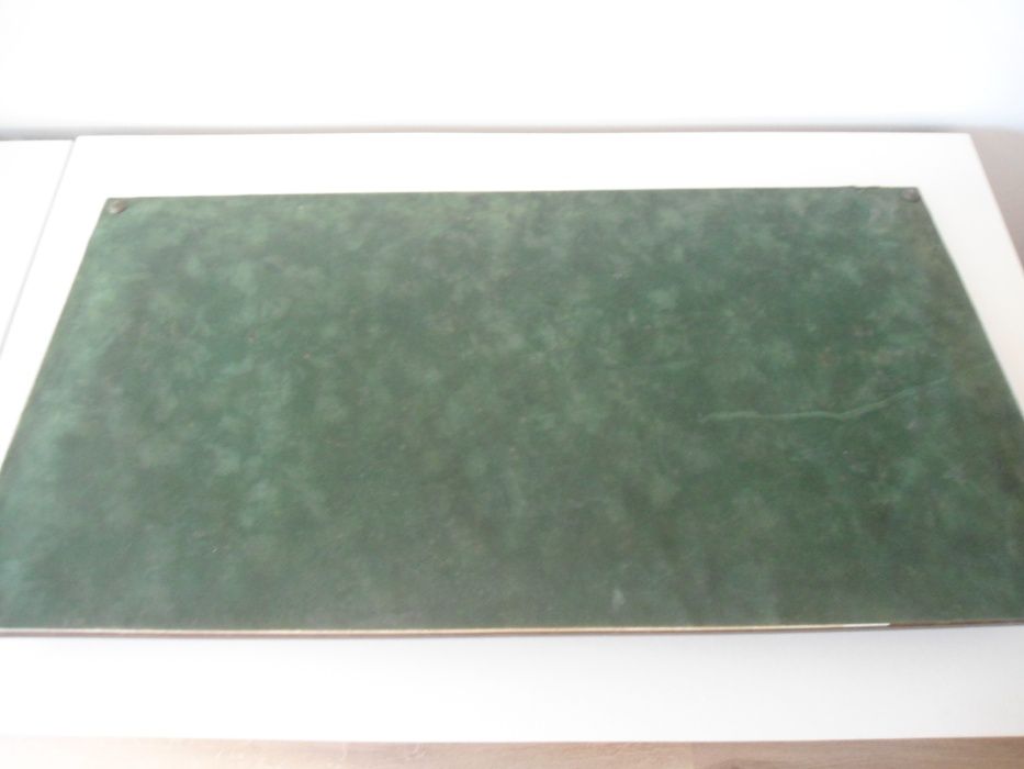 Tabuleiro em madeira e vidro com 67x35