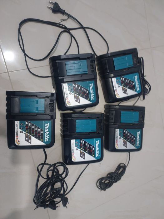 Зарядне  Makita DC18RC