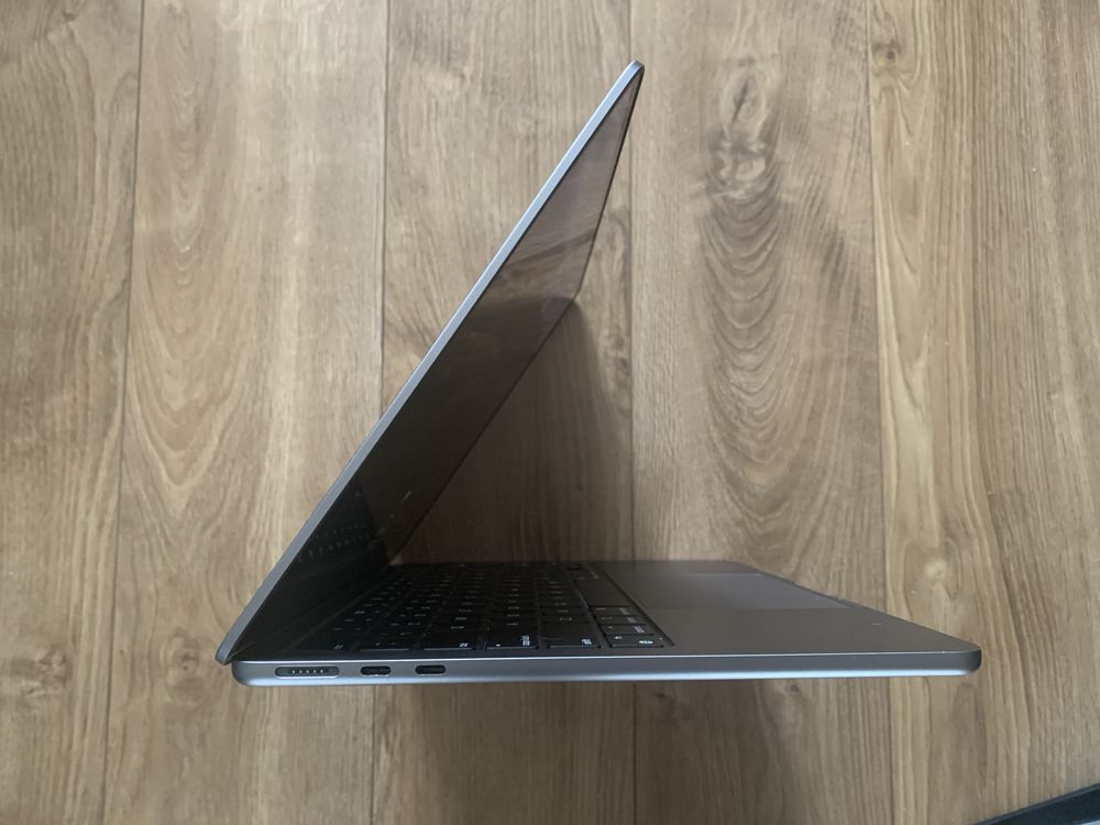 Macbook air m2 , 16gb памяті / 256гб SSD