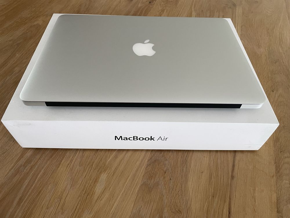 MacBook Air A1466 w idealnym stanie, srebrny