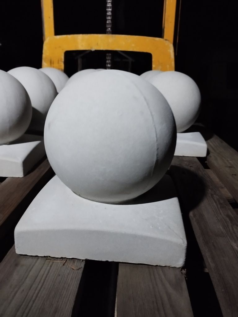 Kule betonowe na ogrodzenie