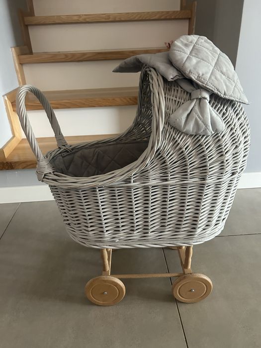 Wozek dzieciecy wiklinowy stan wizualny dobry.