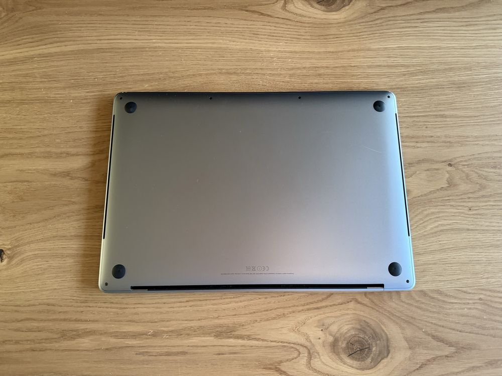 MacBook Pro 15” 2017 bateria 91,2% i7 16GB 250GB SSD Retina TouchBar