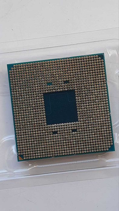 Процесор AMD Ryzen 5 Pro 2400G