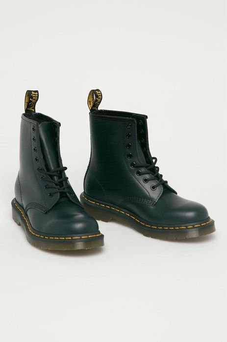 Ботинки кожаные Dr. Martens 1460 зеленого цвета на низком каблуке