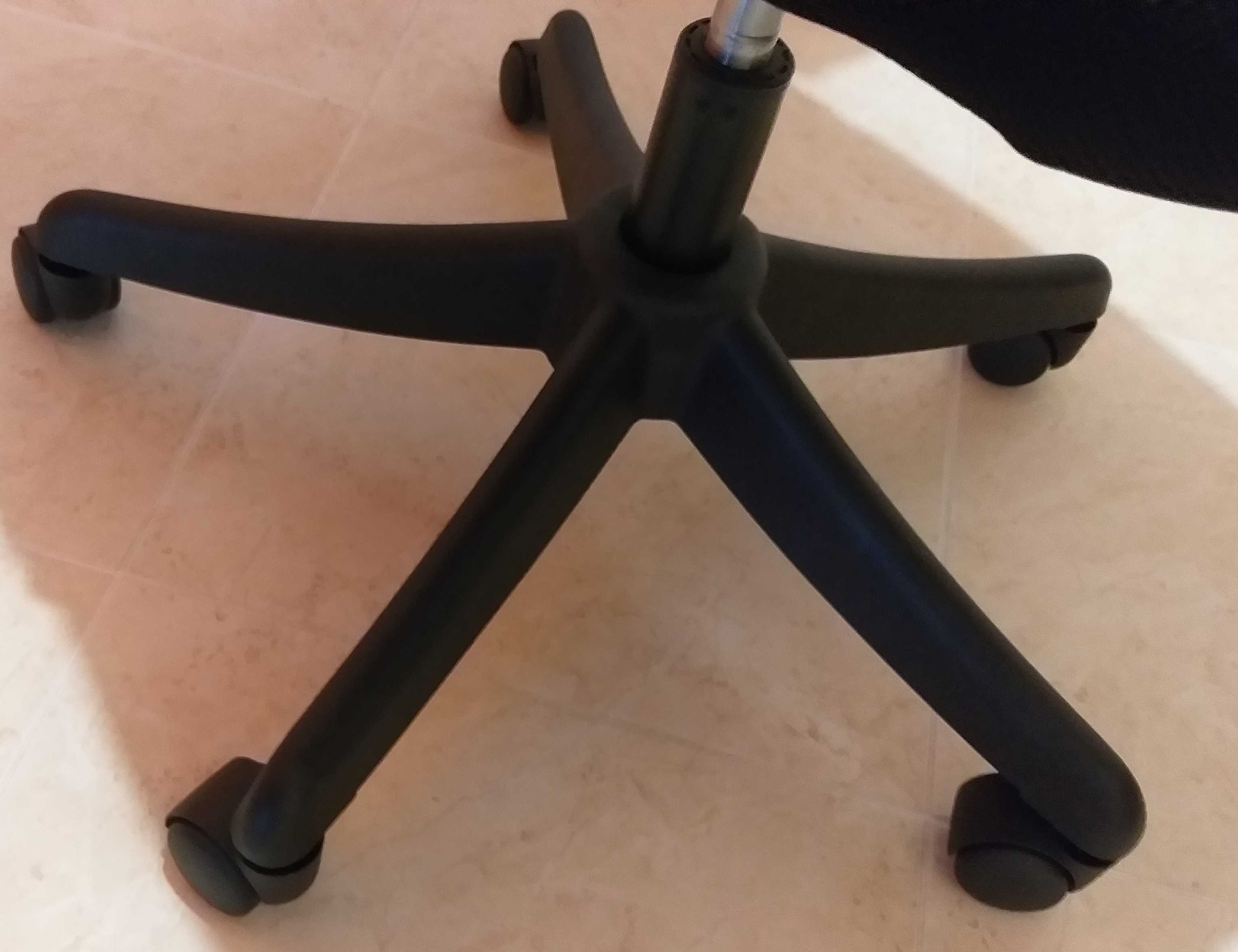 Cadeira de escritório ergonómica como Nova
