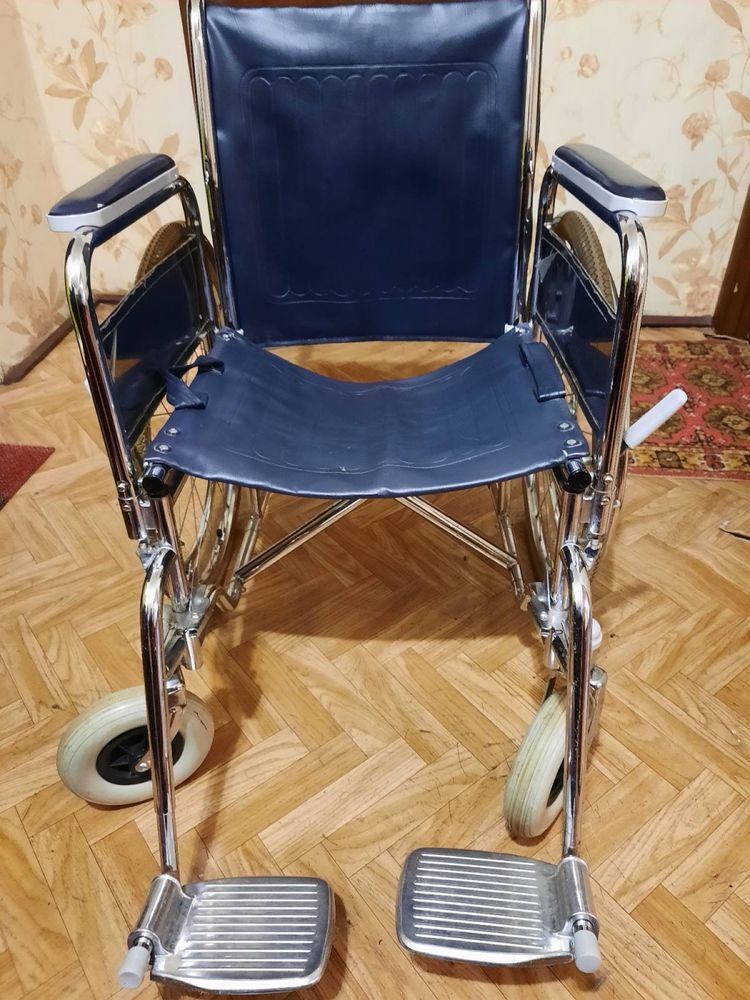 Инвалидная коляска с подставкой для ног складная  ид сост