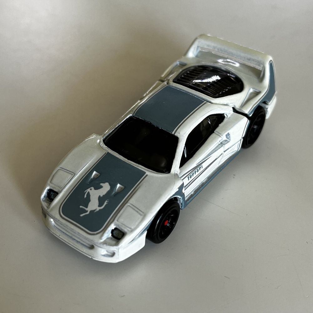 Hot Wheels Ferrari F40 (Racer, otwierana klapa)