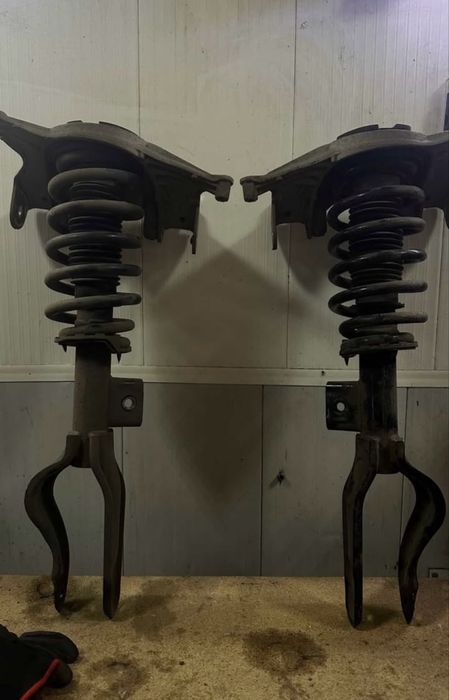 Продам стойку, правую !  (в сборе)! тесла модел y оригинал