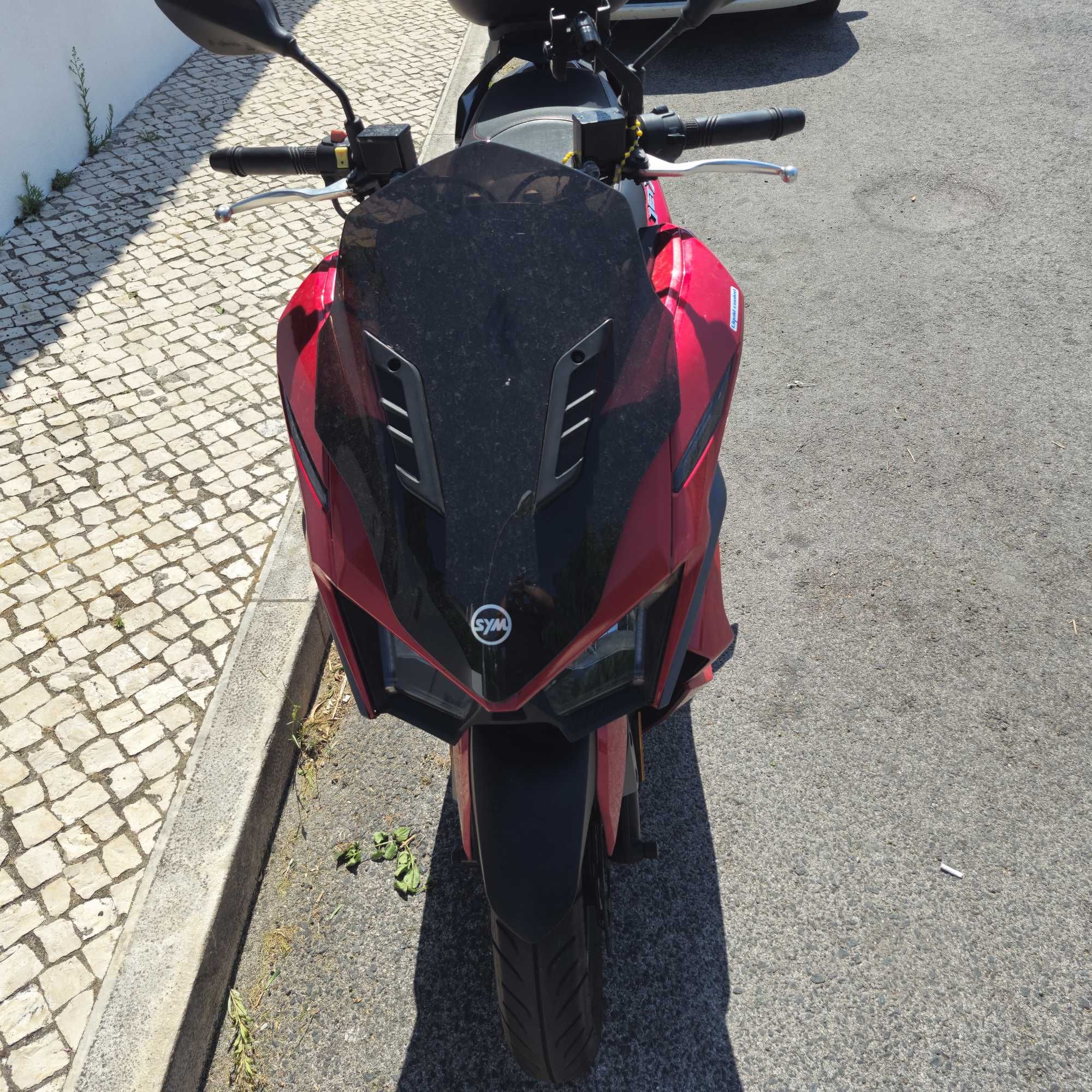 Vendo uma mota .