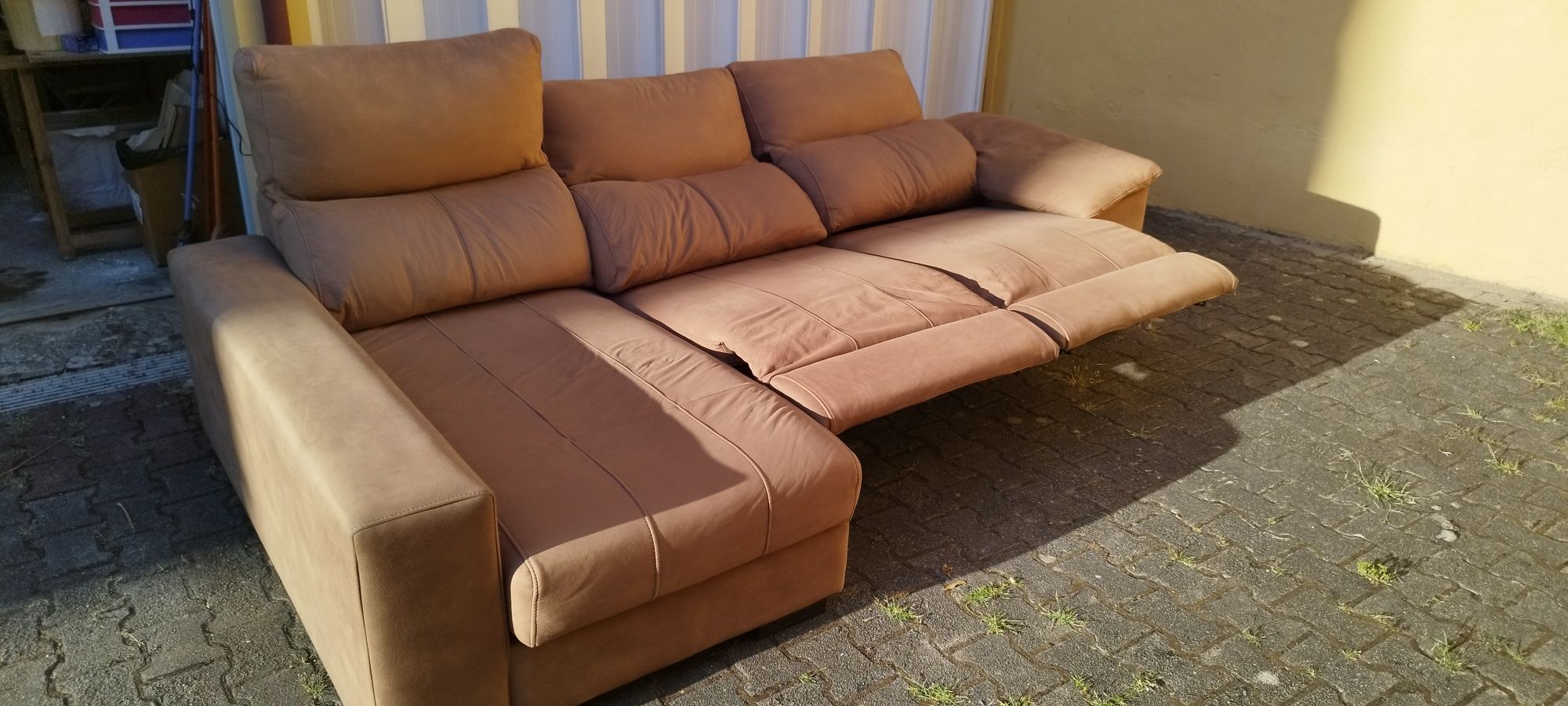 Sofá com chaise longue