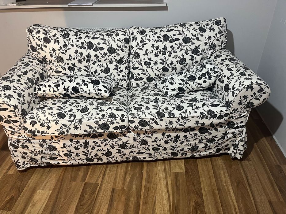 Piękna kanapa w stanie idealnym