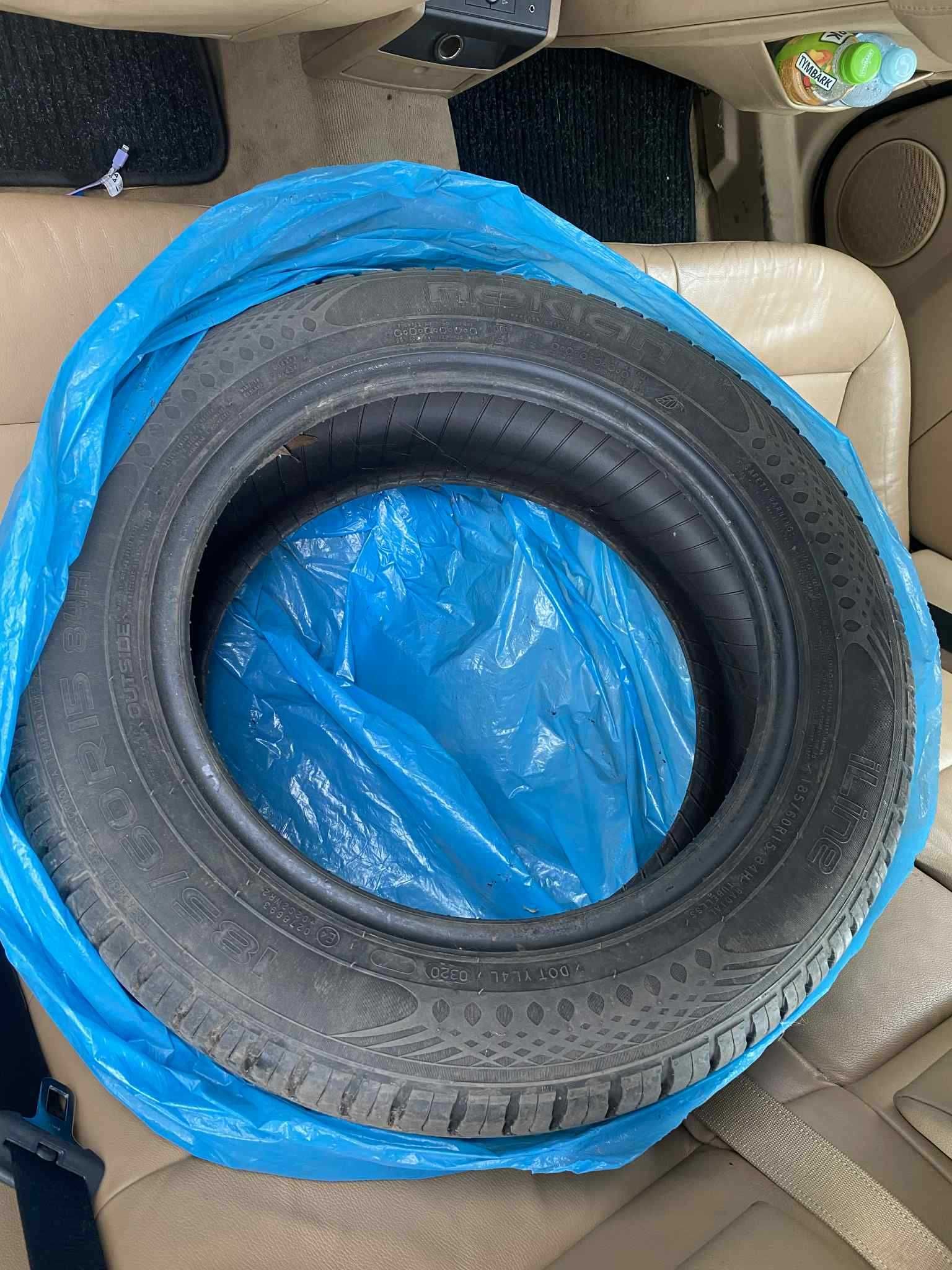 Opony letnie NOKIAN 185/60/15 jak nowe 4szt