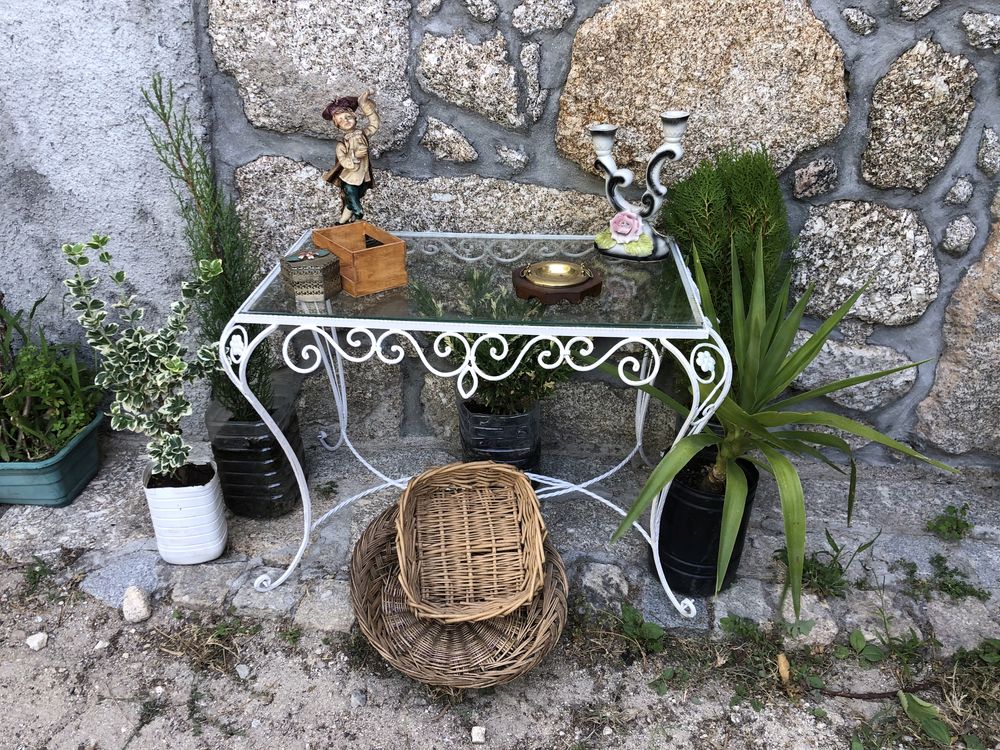 Mesa em ferro forjado tampo vidro