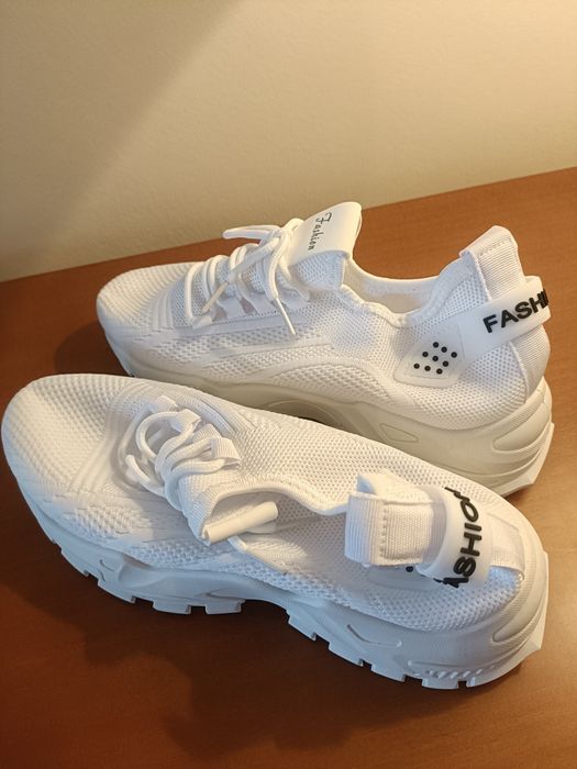 Sapatilhas rapariga/brancas/novas