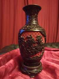 Chiński wazon z laki z podstawką