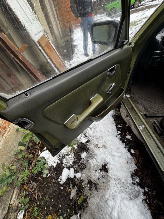 Машина Mercedes w123