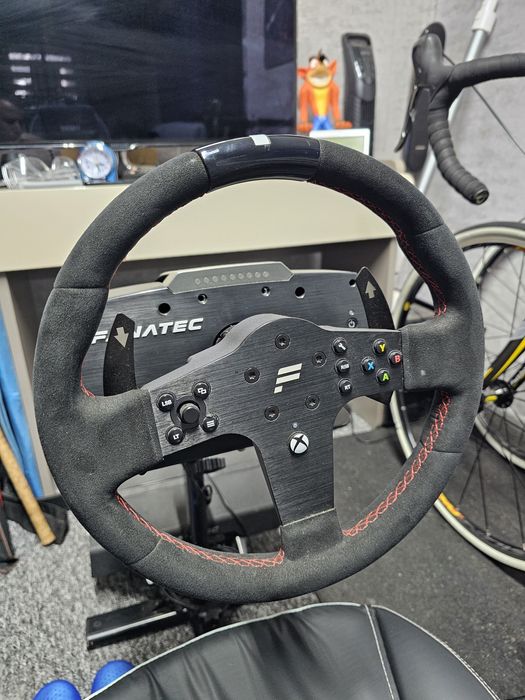 Kierownica z bazą i pedałami Fanatec CSL Elite