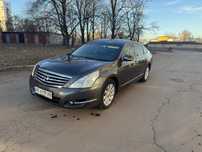 Nissan Teana.