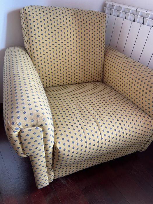 Poltrona/sofá amarelo torrado com padrão
