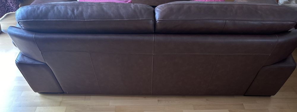 Skurzana sofa trzyosobowa