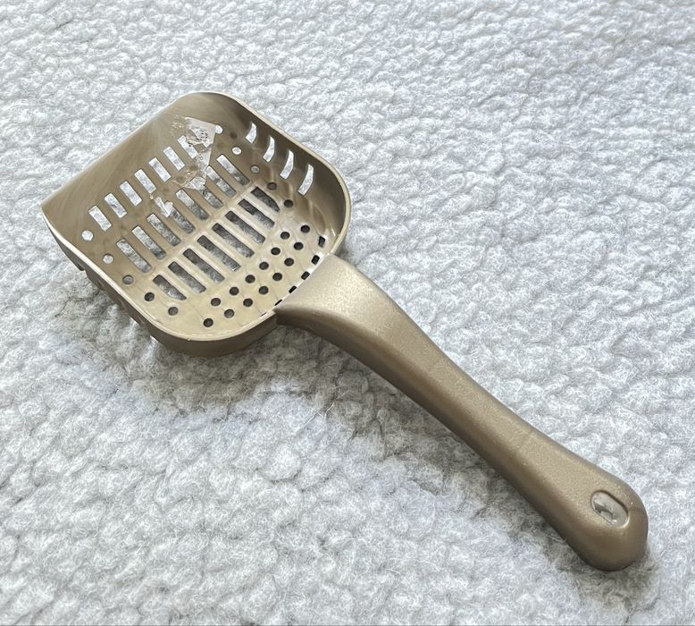 Zestaw dla gryzoni, trzy miski ceramiczne, dwa paśniki oraz łopatka