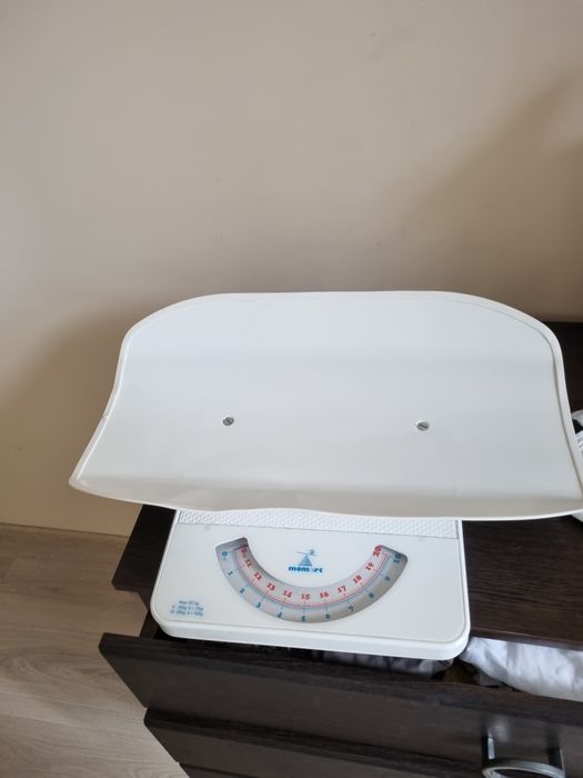 Механичечкие весы для взвешивания ребенка, новорожденного, малыша