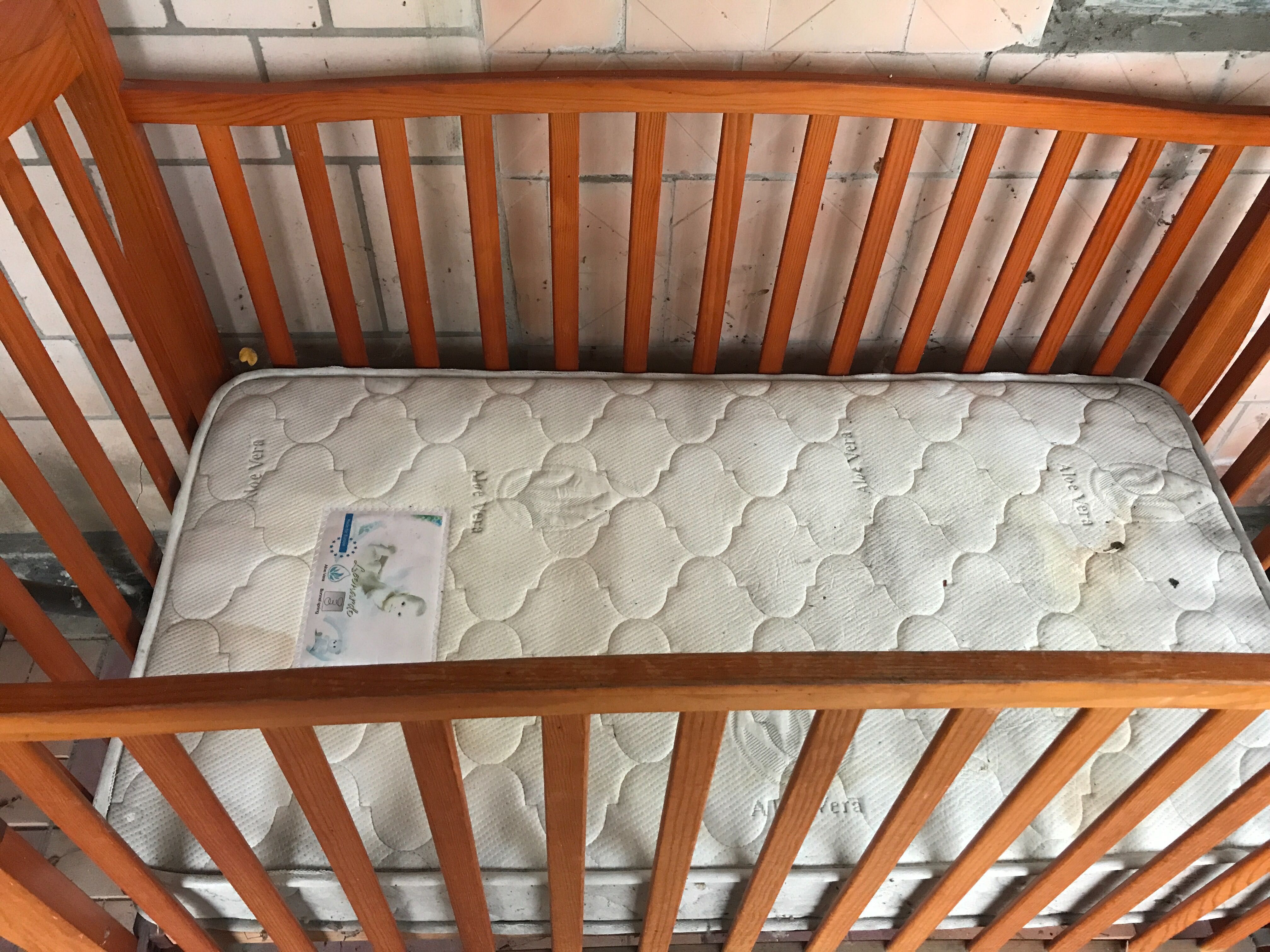 Детская деревянная кровать производство Италия с матрацем