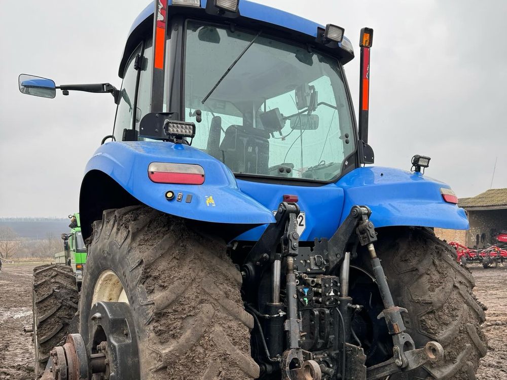 New Holland T8050