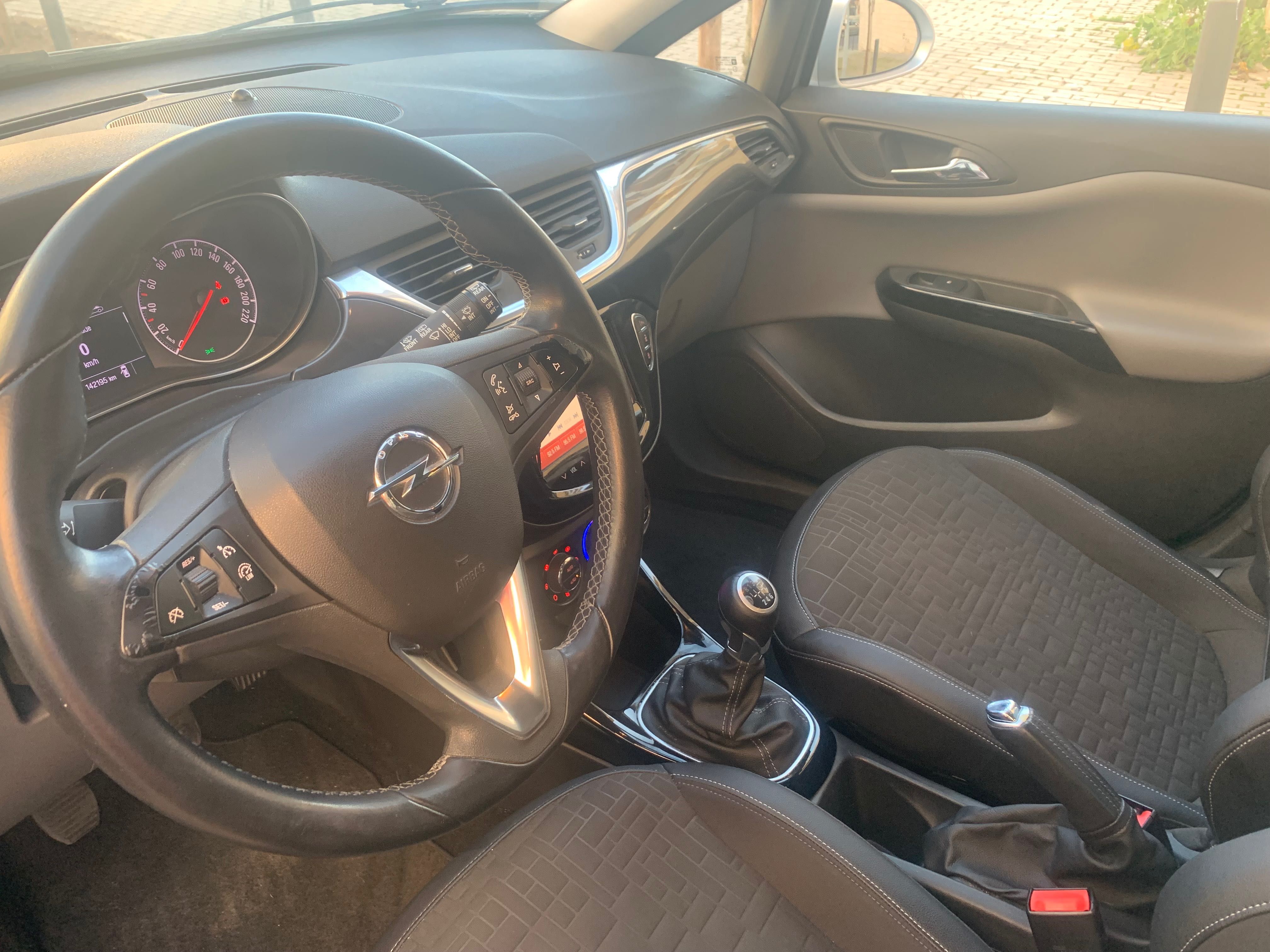 Opel Corsa Cosmo full extras estaciona sozinho revisões na Opel