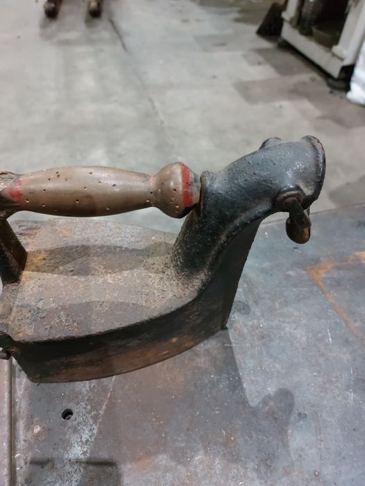 Ferro antigo de engomar
