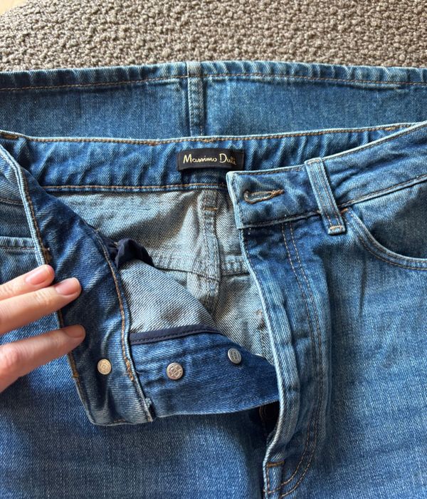 Nowa prosta spódnica jeansowa, z rozcięciem z przodu. Massimo Dutti