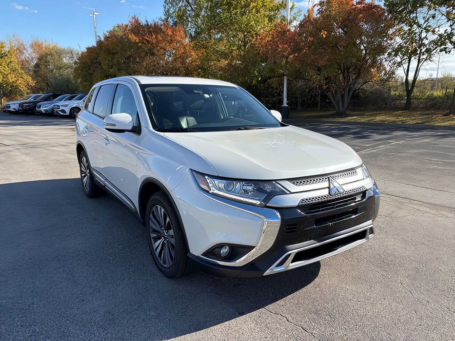 Mitsubishi Outlander      2020