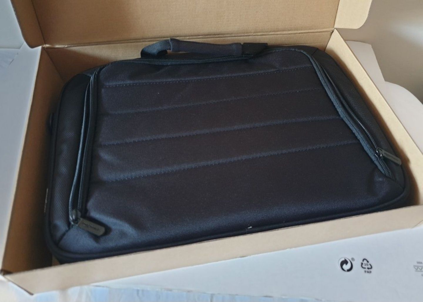 Torba na laptopa 15.6  Amazon Basics